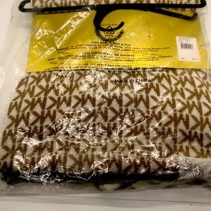Michaels Kors Women’s Scarf Hat Glove  Logo Repeat Muffler Hat Glove Bellyband